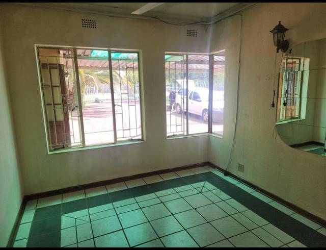 9 BEDROOM HOUSE FOR SALE IN BEDWORTH PARK